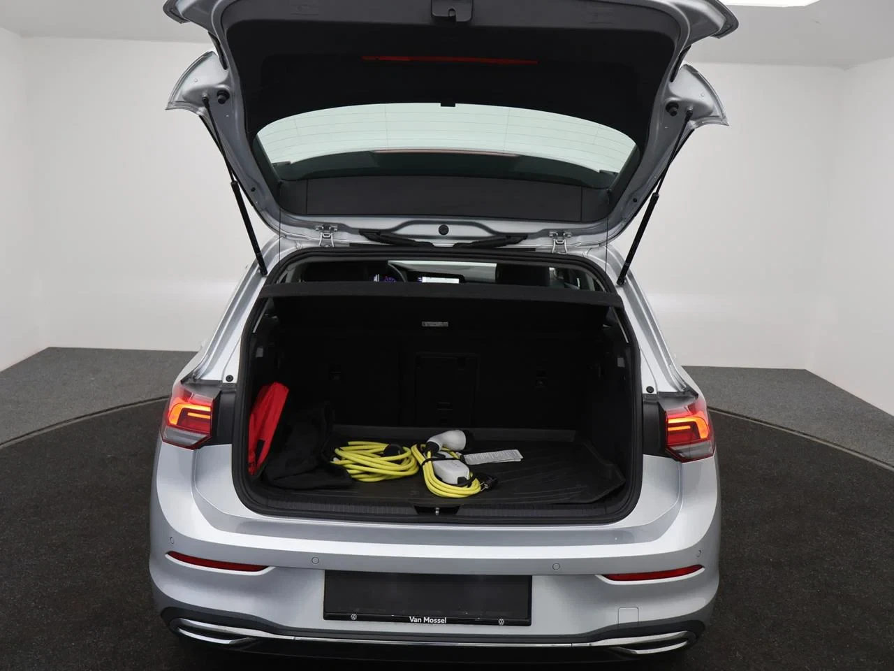 Volkswagen-Golf-image-8