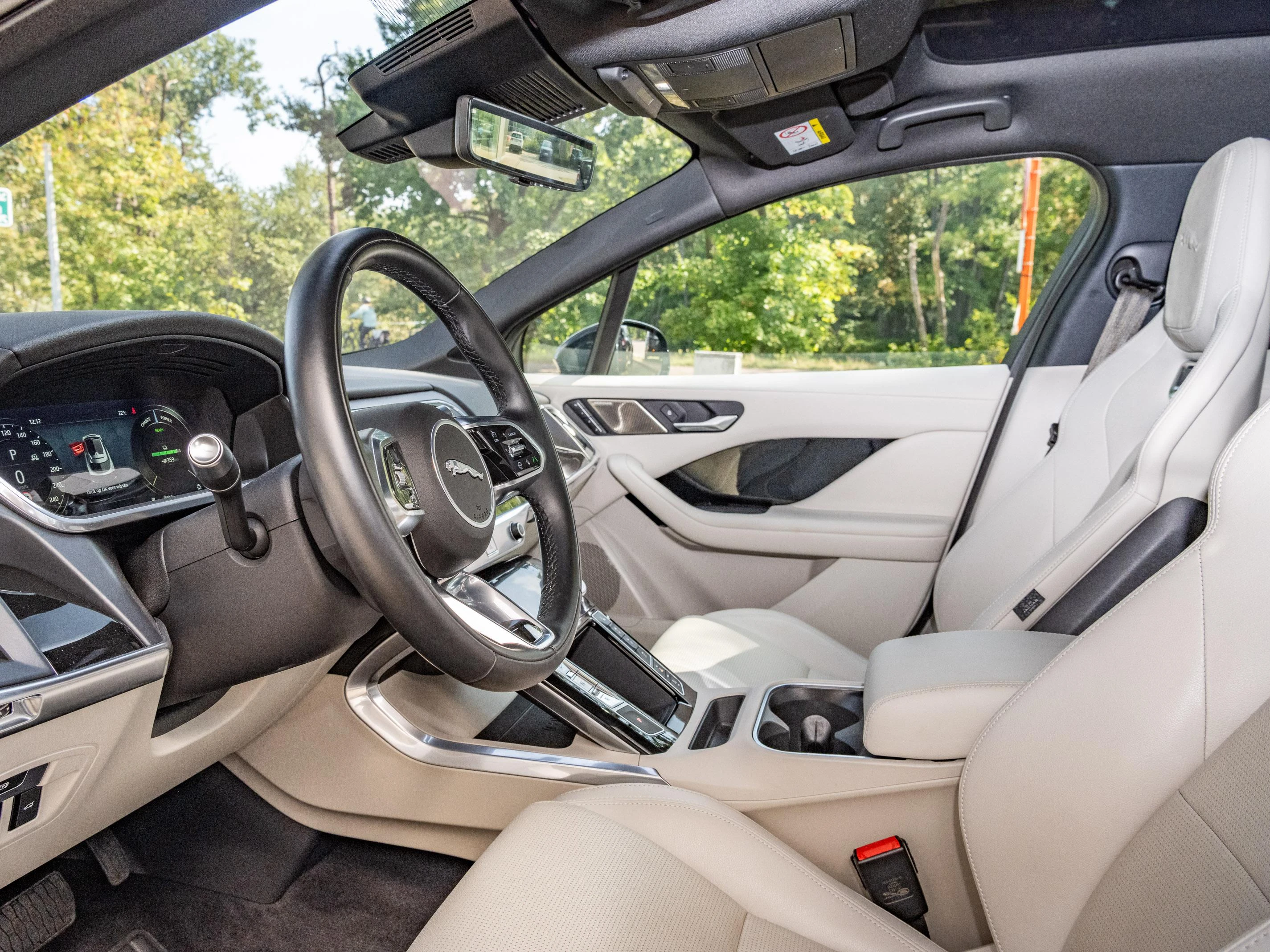 Jaguar-I-PACE-image-7