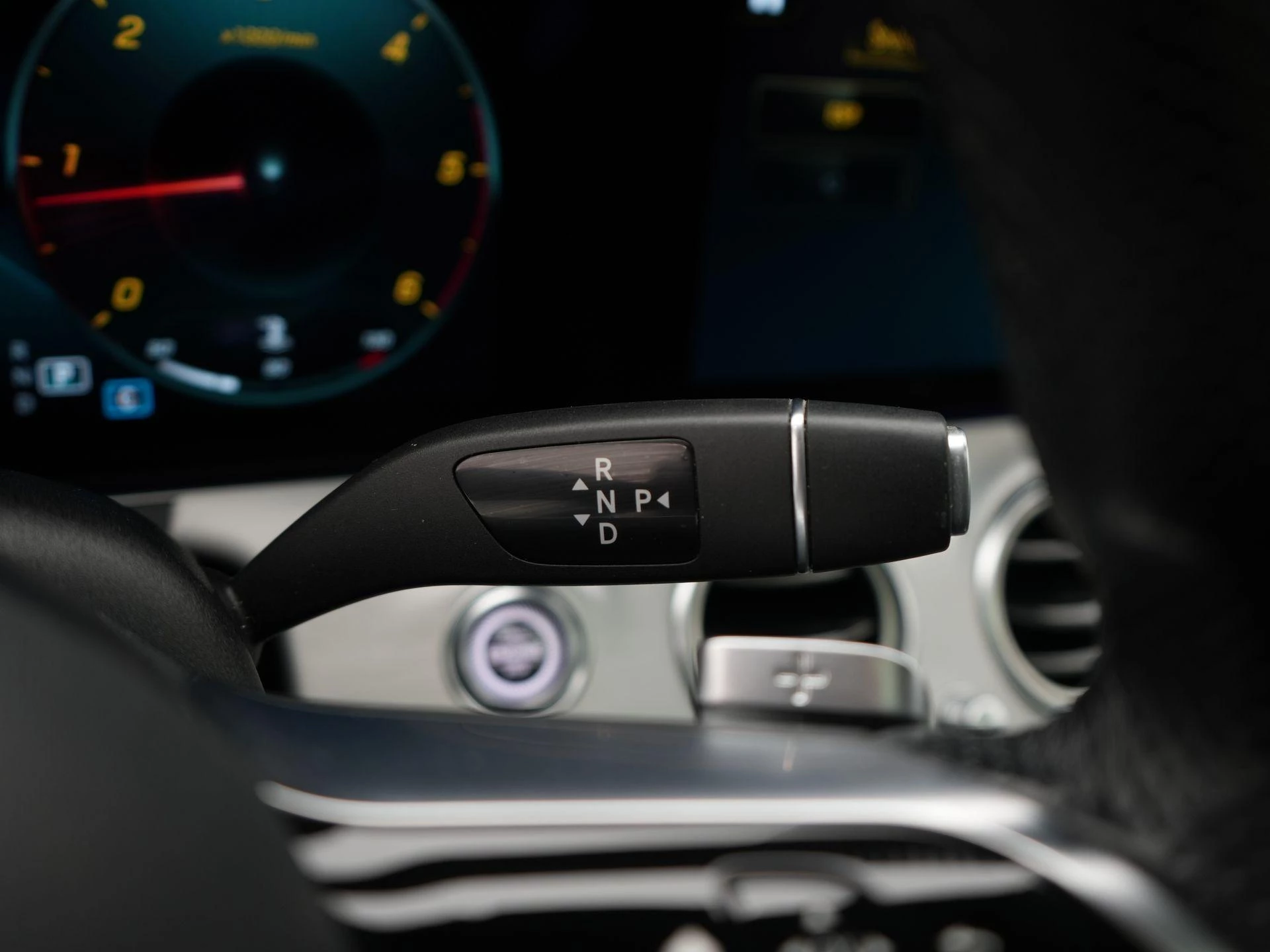 Mercedes-Benz-E-Klasse-image-24