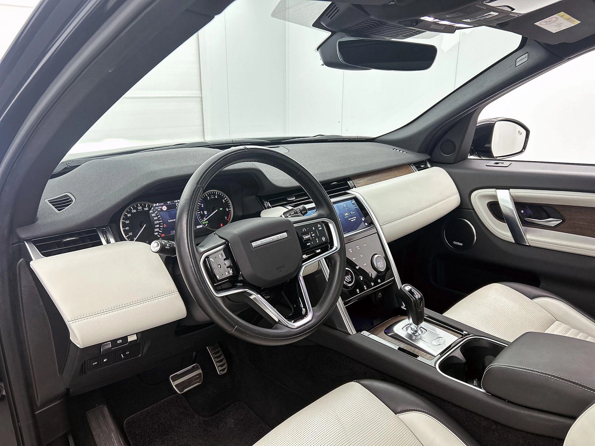 Land Rover-Discovery Sport-image-22