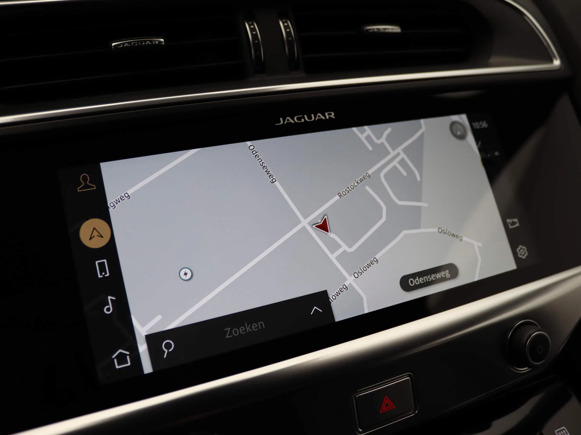 Jaguar-I-PACE-image-17