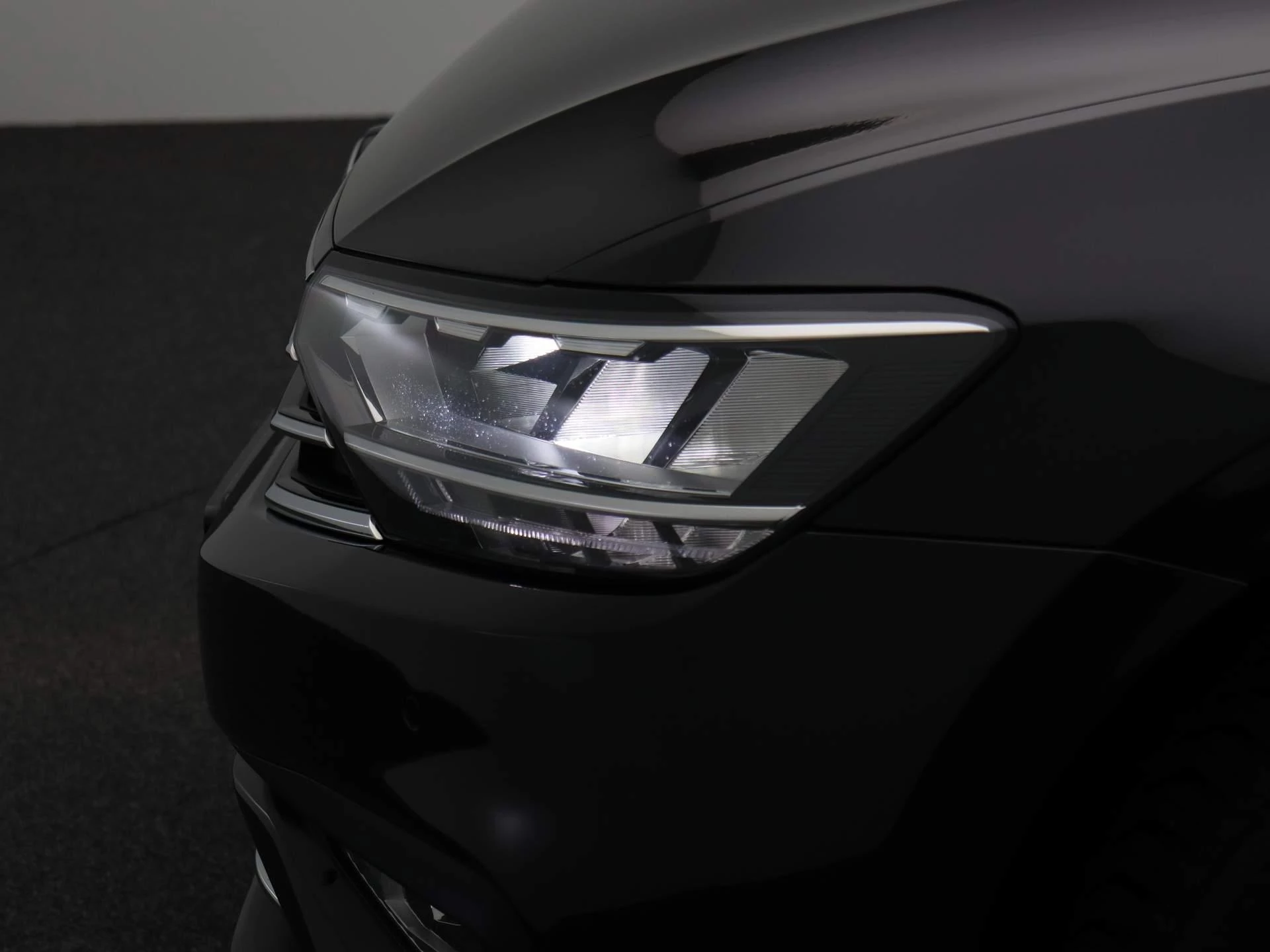 Volkswagen-Passat-image-16