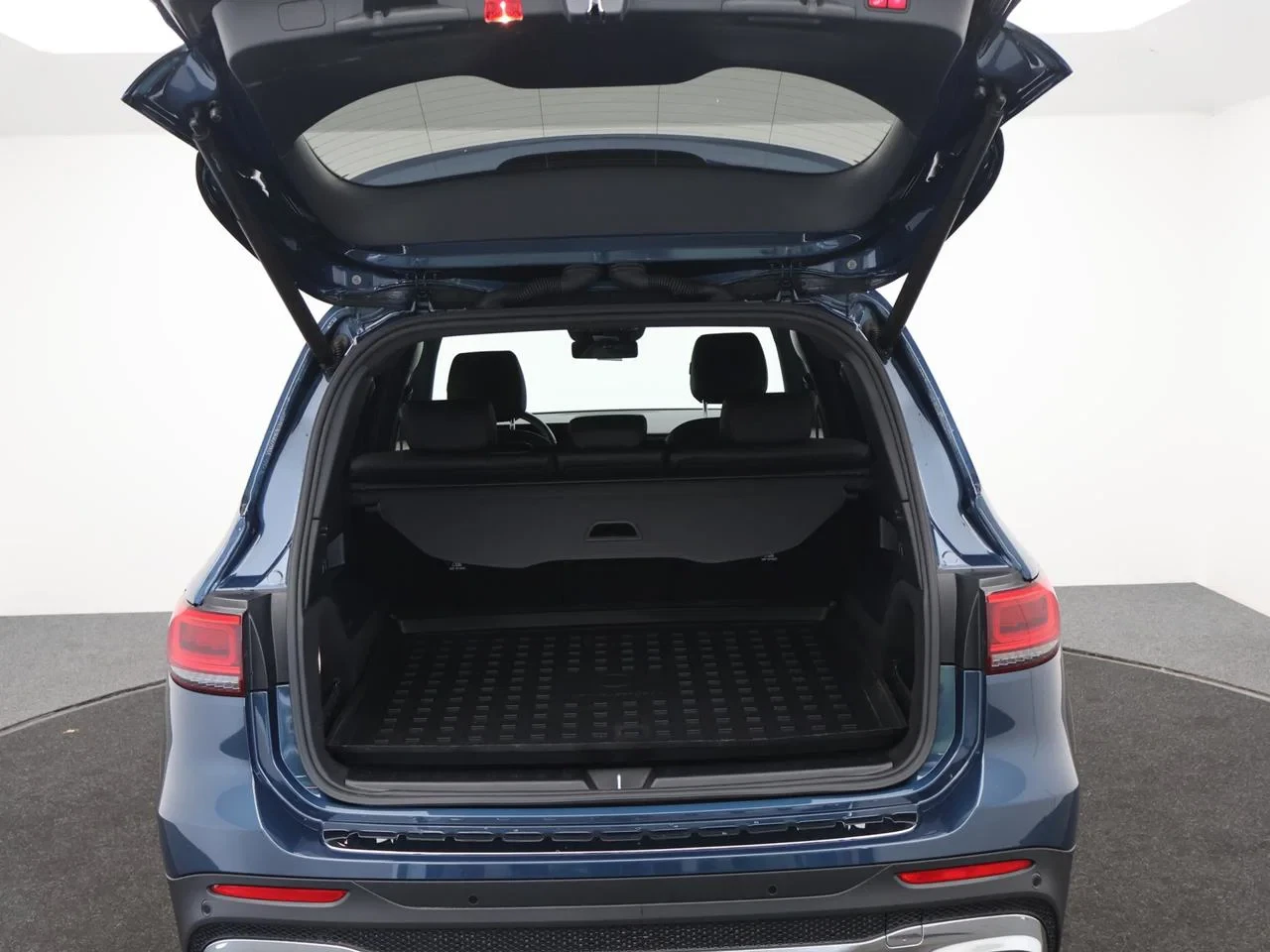 Mercedes-Benz-GLB-image-14