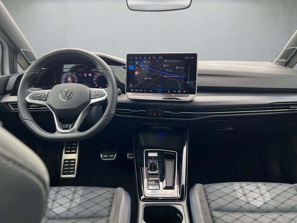 Volkswagen-Golf-image-7