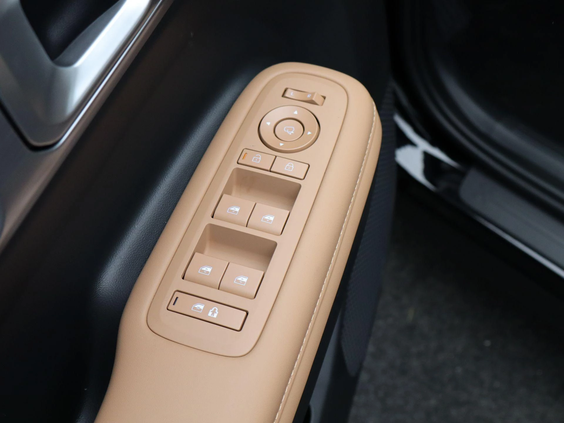 Hyundai-Santa Fe-image-26