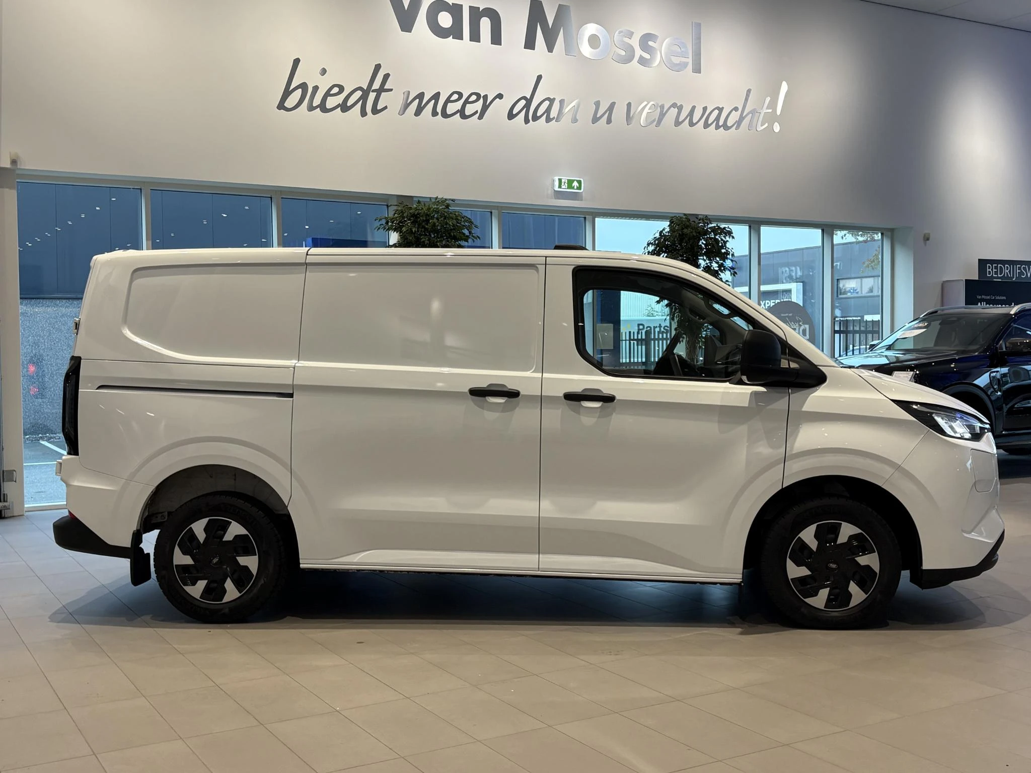 Ford-Transit Custom-image-2
