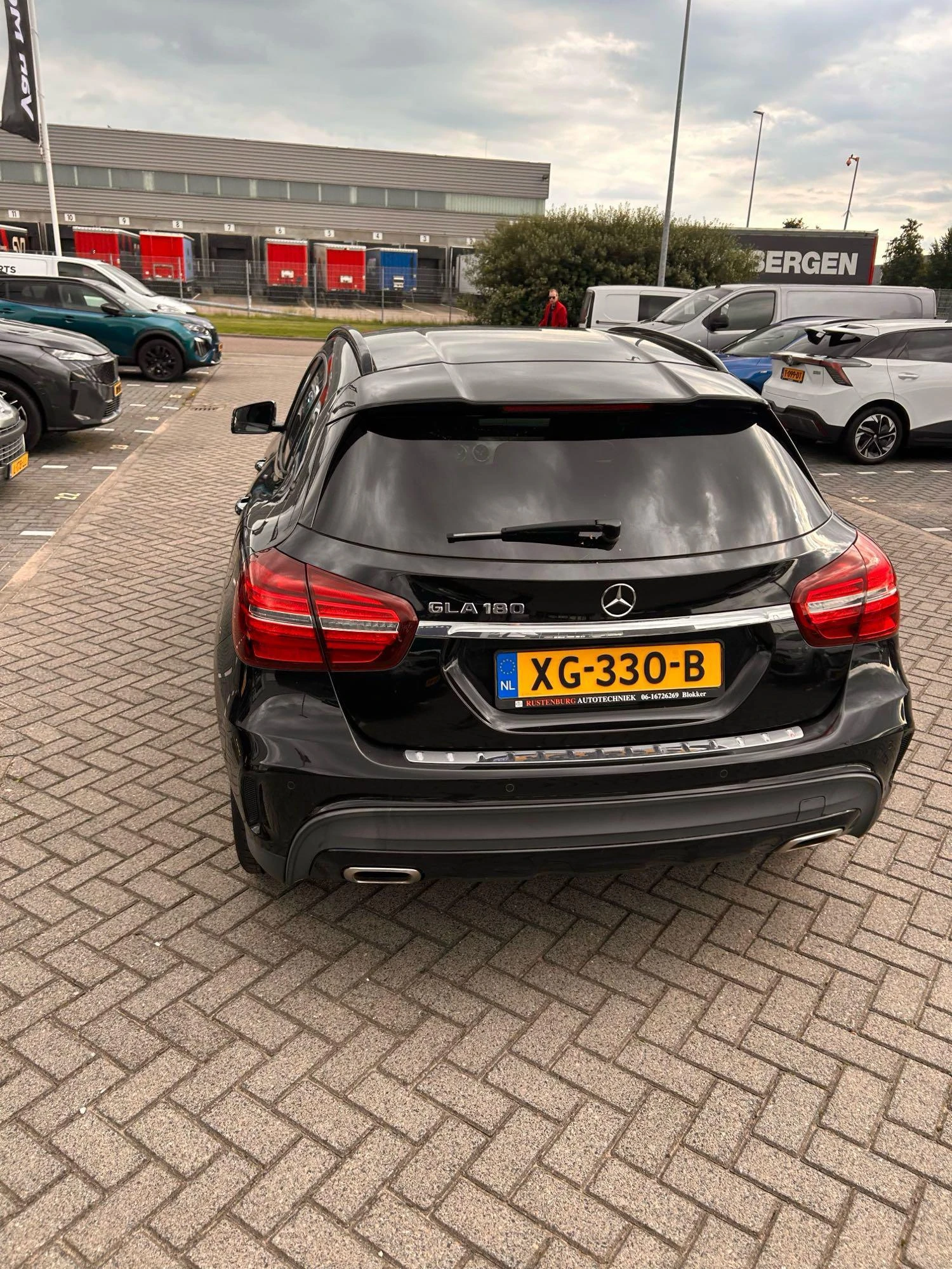 Mercedes-Benz-GLA-image-18
