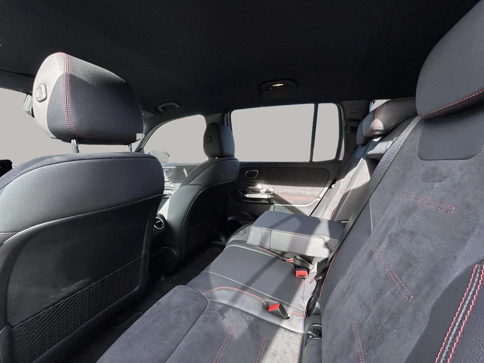 Mercedes-Benz-EQB-image-14