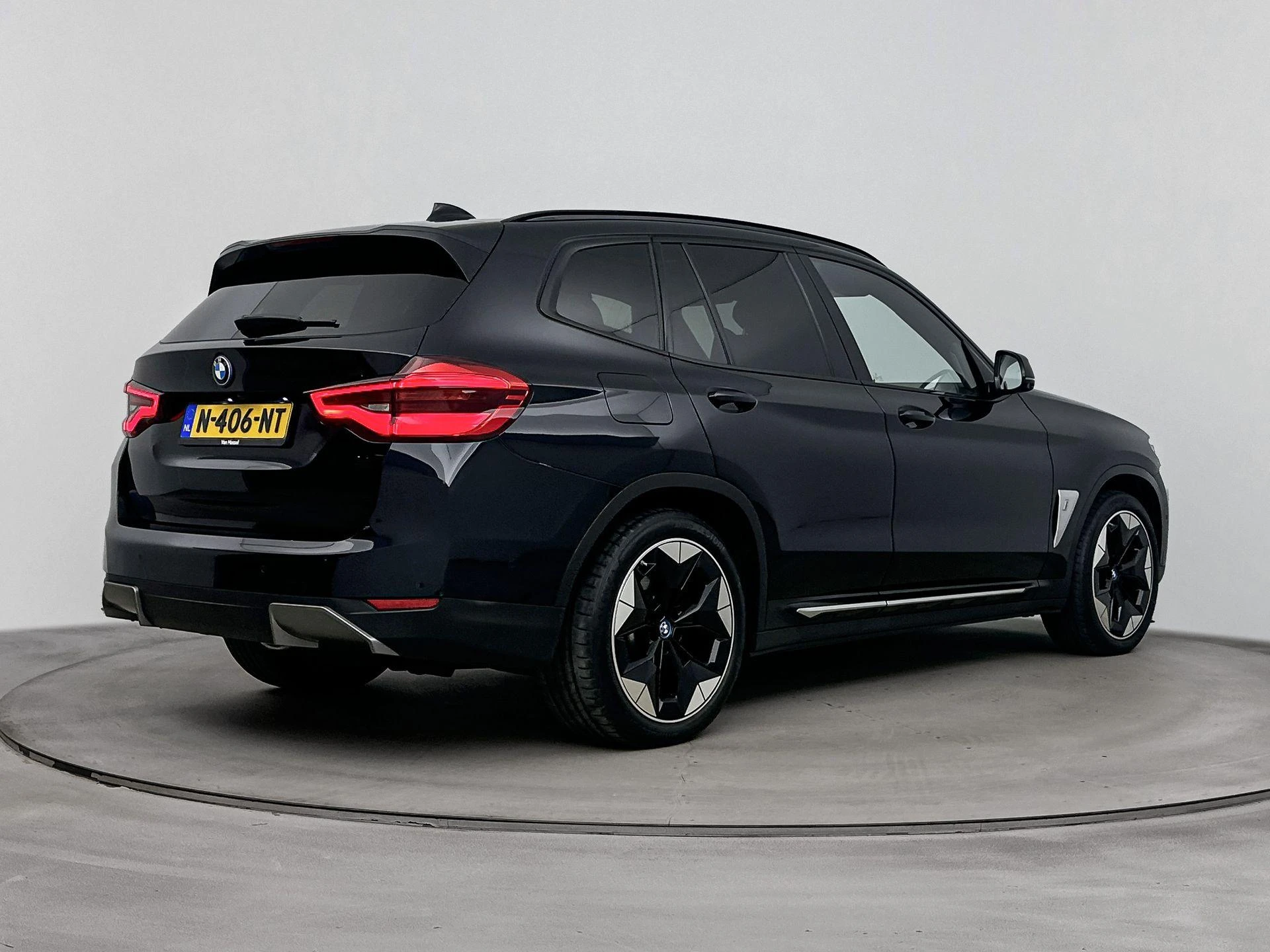 BMW-iX3-image-3