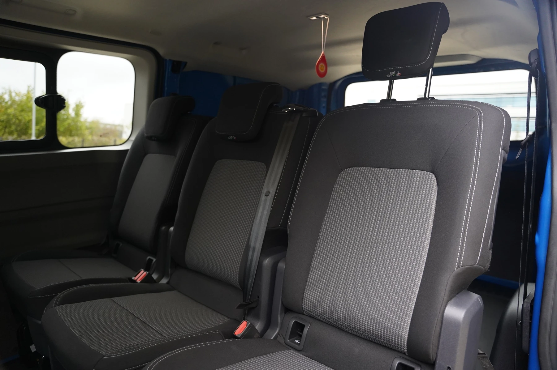 Volkswagen-Transporter-image-9
