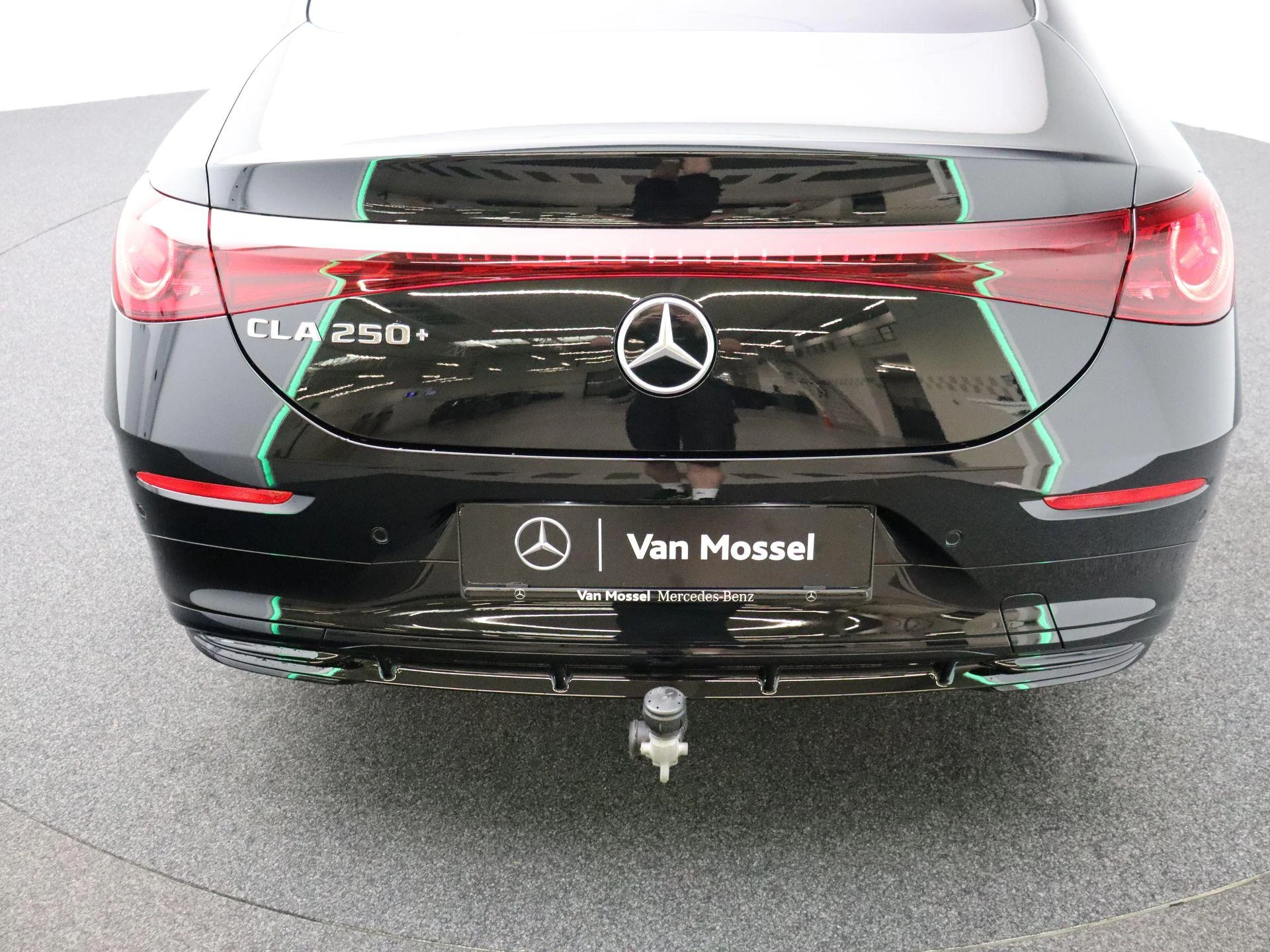 Mercedes-Benz-CLA-image-24