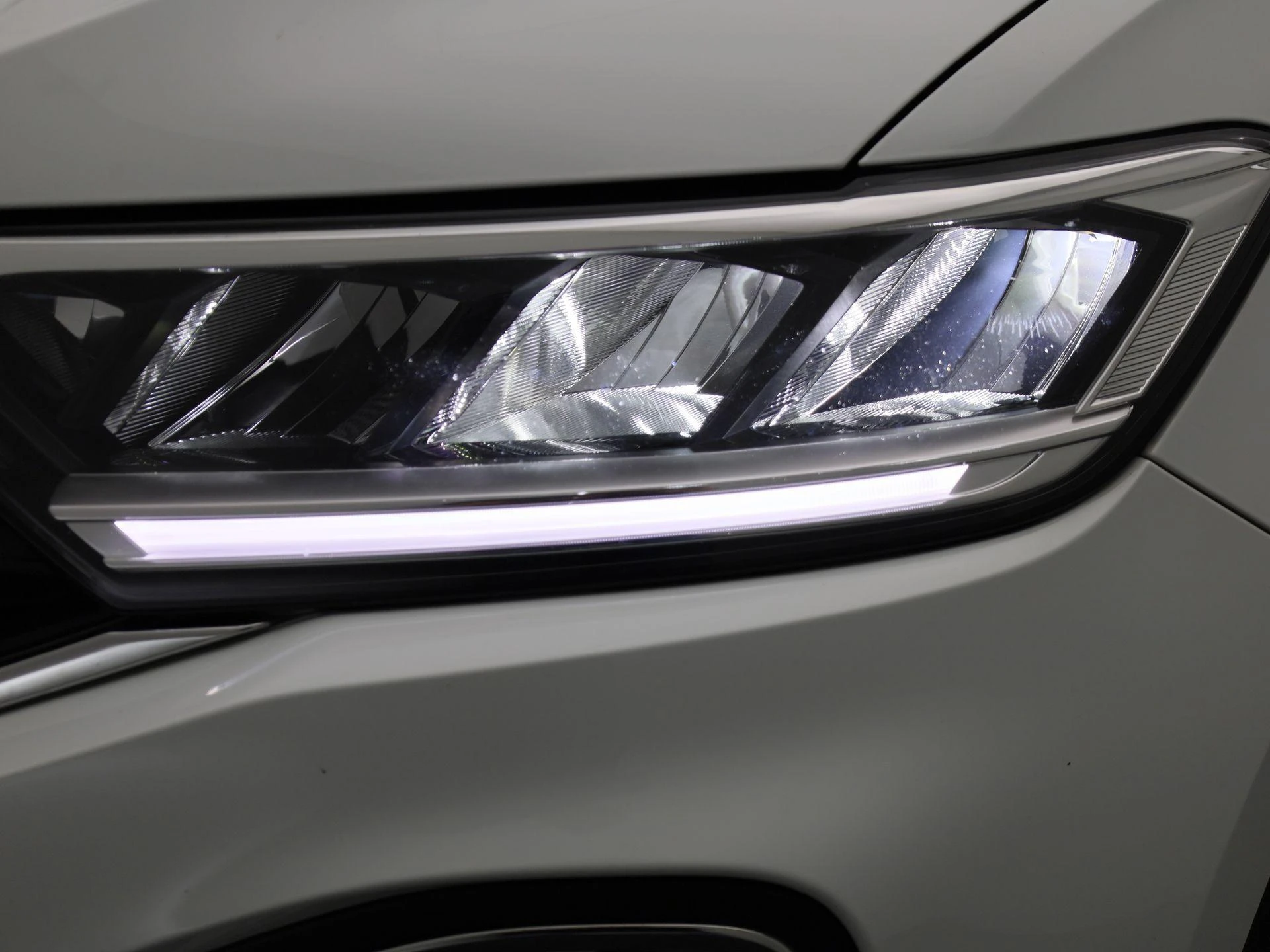 Volkswagen-T-Roc-image-12
