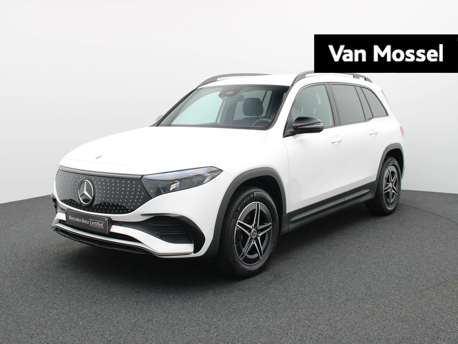 Mercedes-Benz-EQB-image-0
