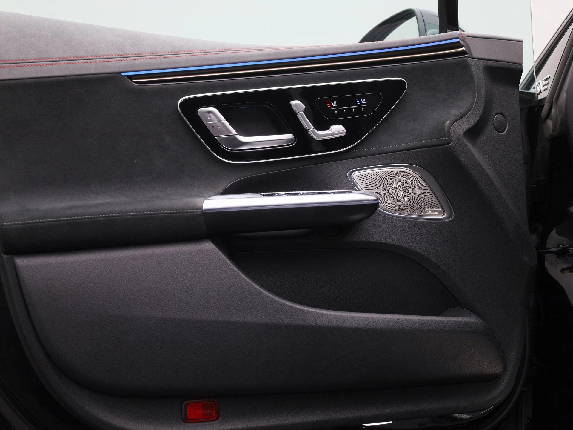 Mercedes-Benz-EQE-image-35
