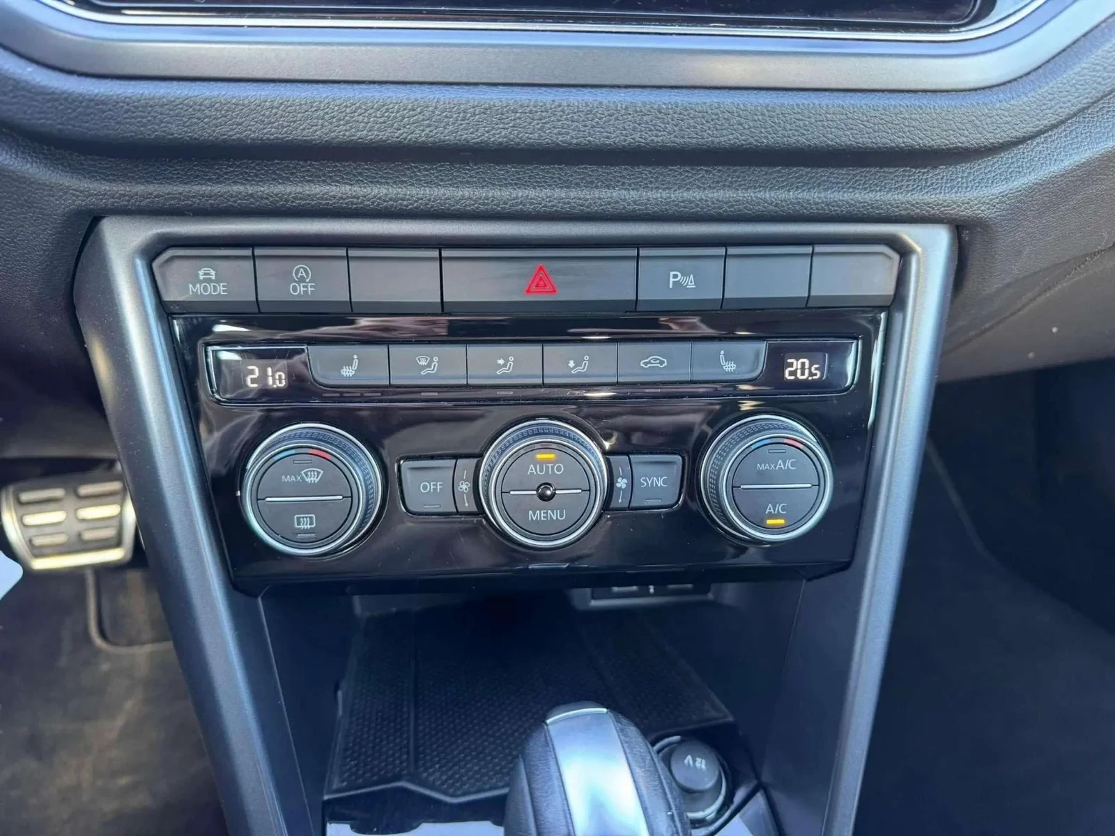 Volkswagen-T-Roc-image-19