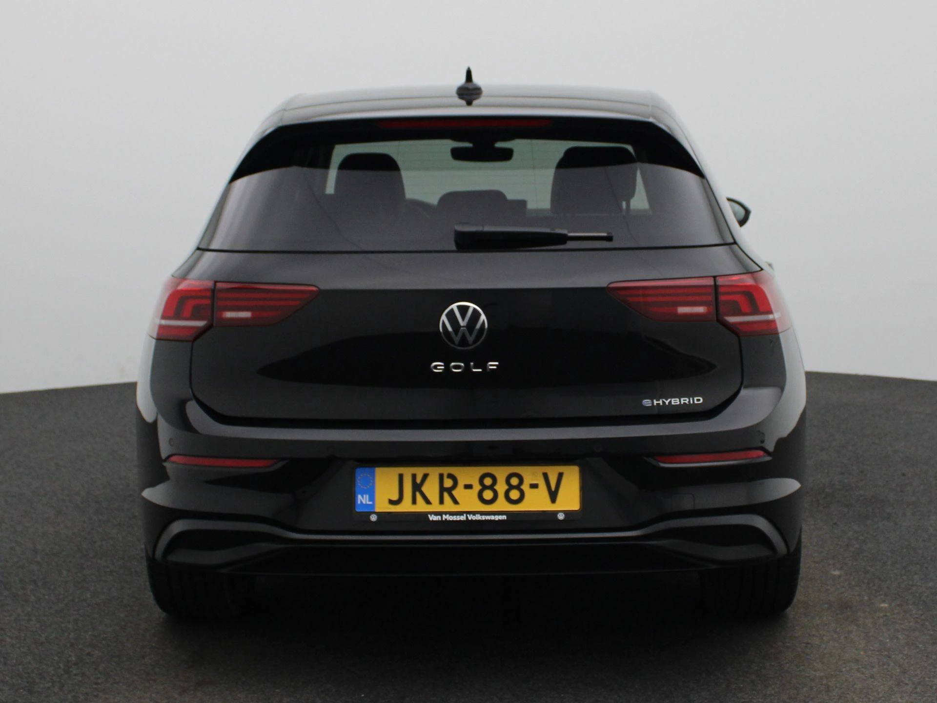 Volkswagen-Golf-image-4