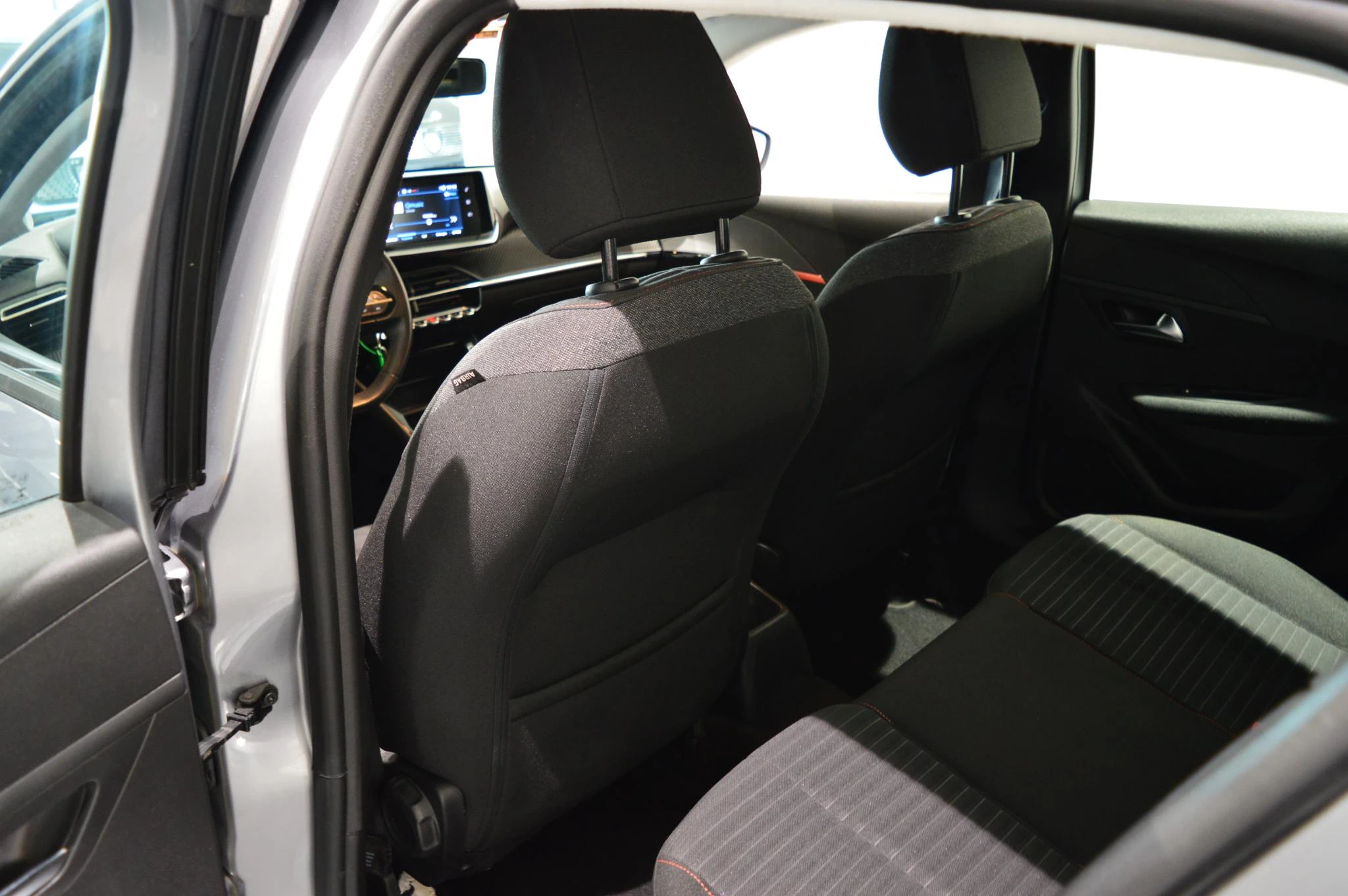 Peugeot-208-image-10