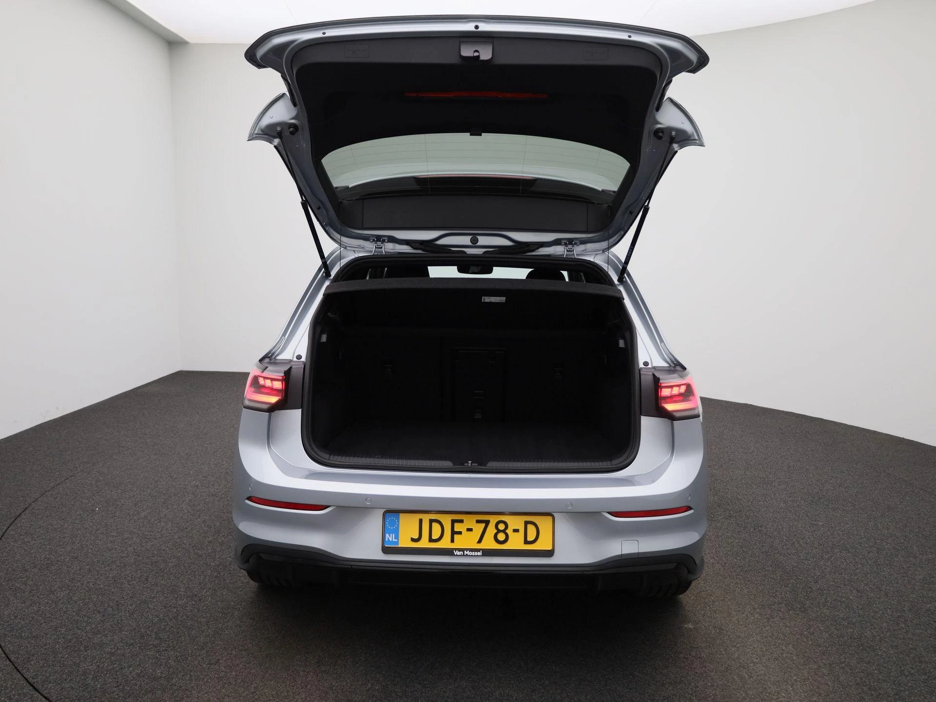 Volkswagen-Golf-image-10