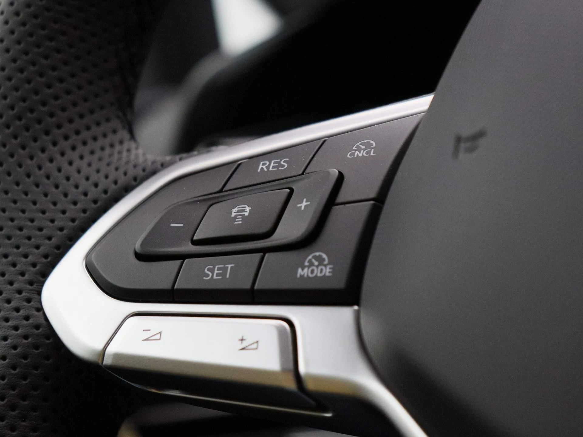 Volkswagen-Golf-image-17