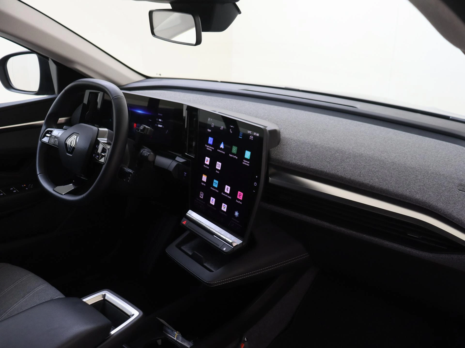 Renault-Megane E-Tech-image-4