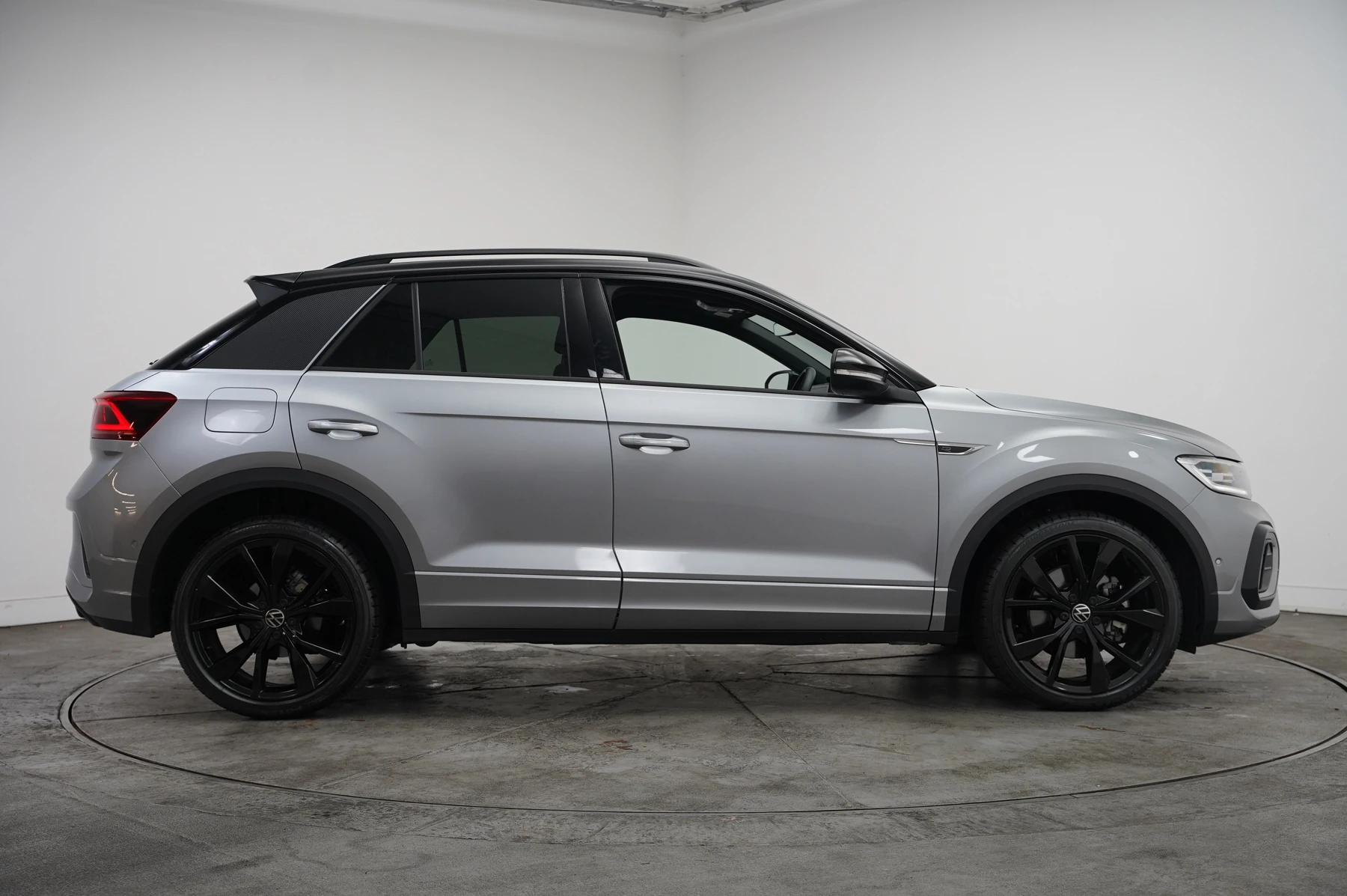 Volkswagen-T-Roc-image-3