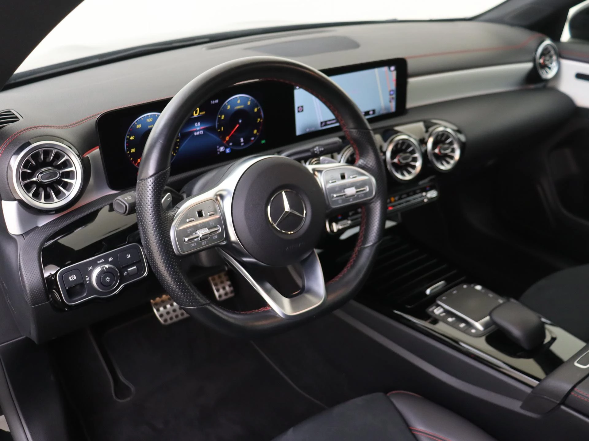 Mercedes-Benz-CLA-image-12