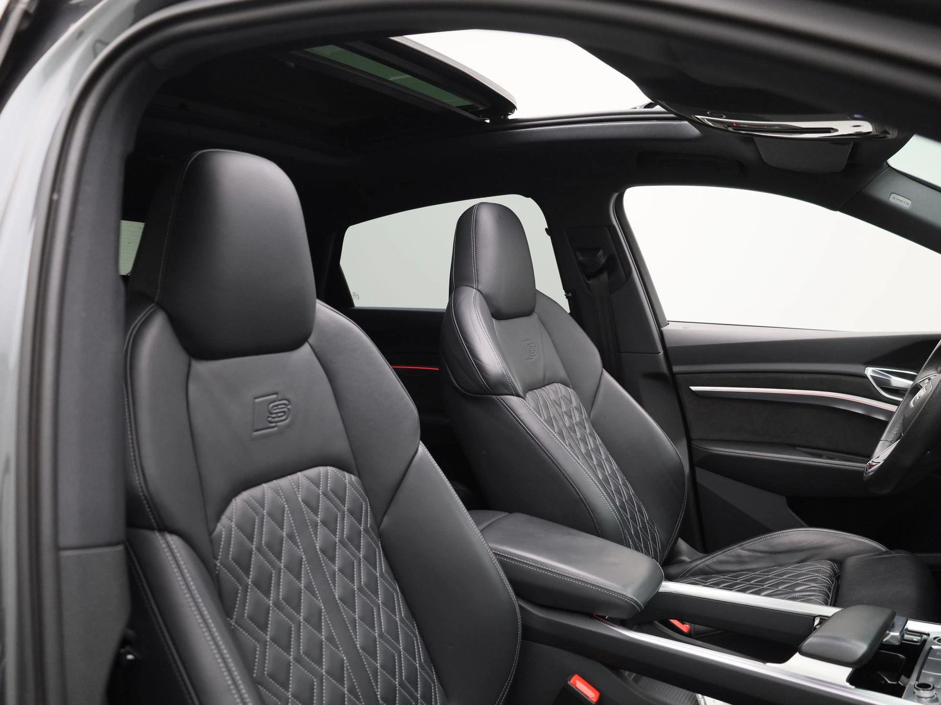 Audi-e-tron-image-40