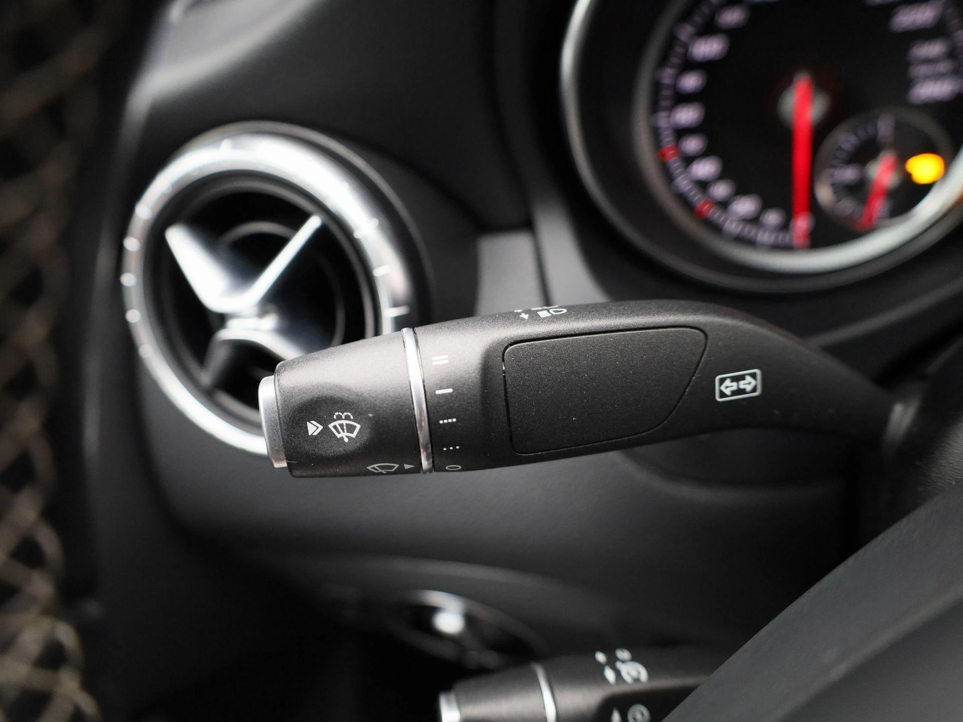 Mercedes-Benz-CLA-image-22
