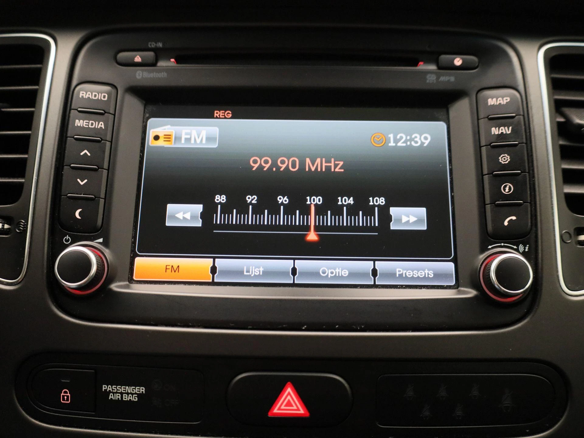 Kia-Carens-image-15
