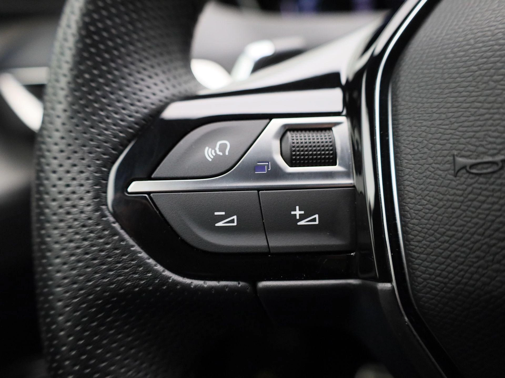 Peugeot 3008 1.6 HYBRID4 300 e-Auto8 GT