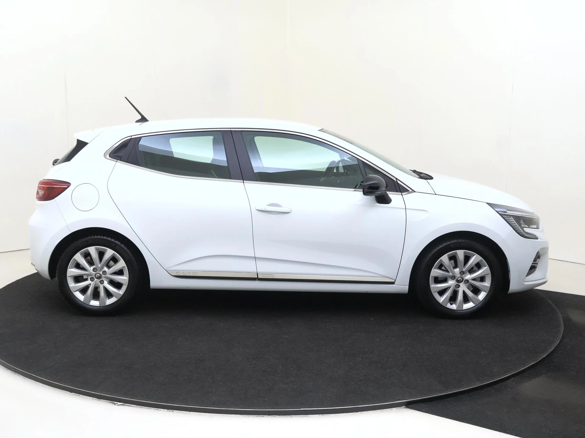 Renault-Clio-image-6