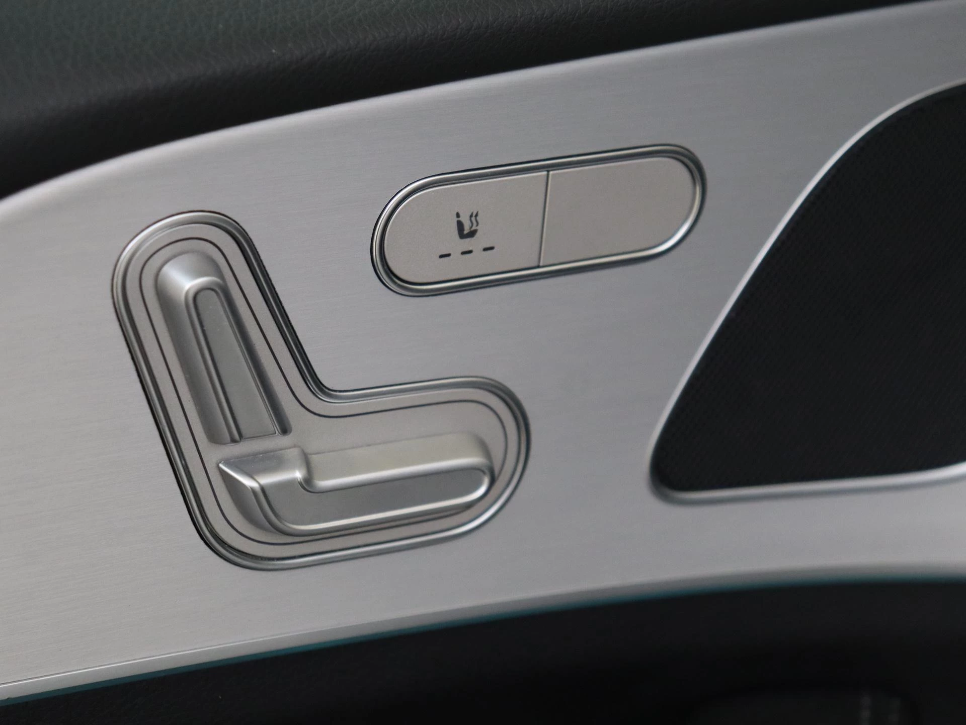 Mercedes-Benz-GLE-image-26