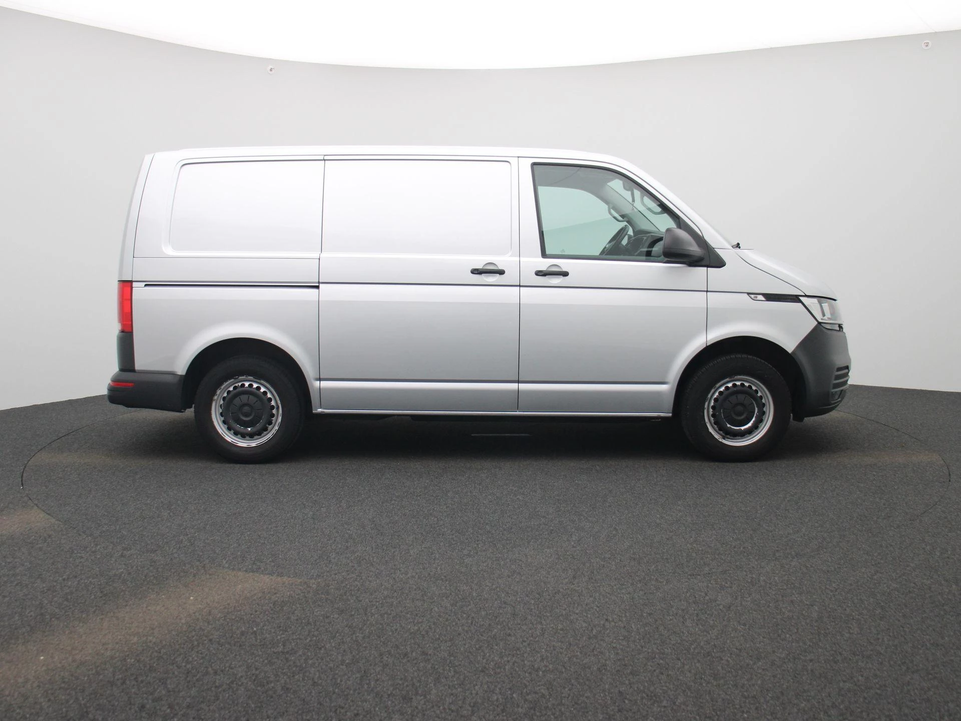 Volkswagen-Transporter-image-5