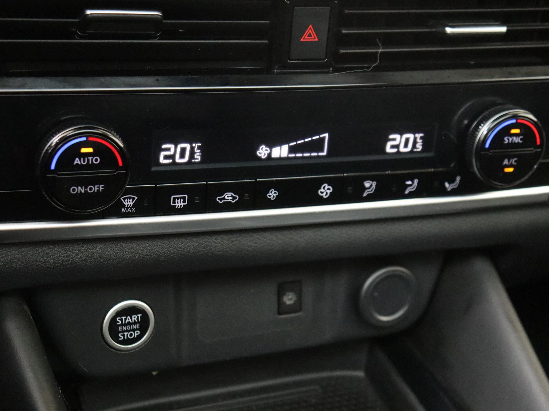 Nissan-QASHQAI-image-18