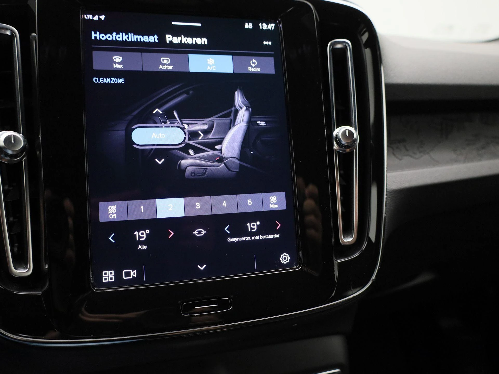 Volvo-XC40-image-25