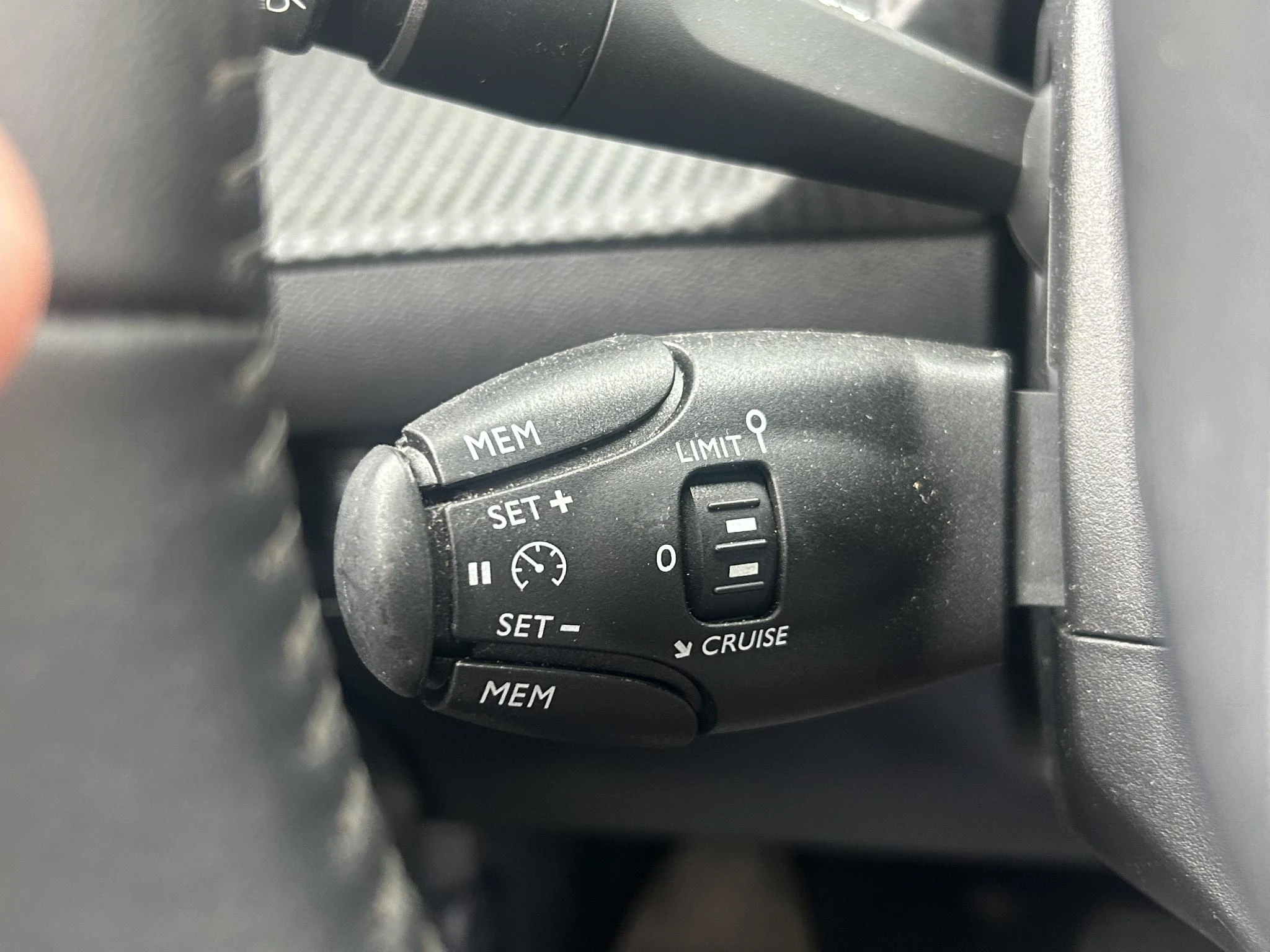 Peugeot-e-208-image-11