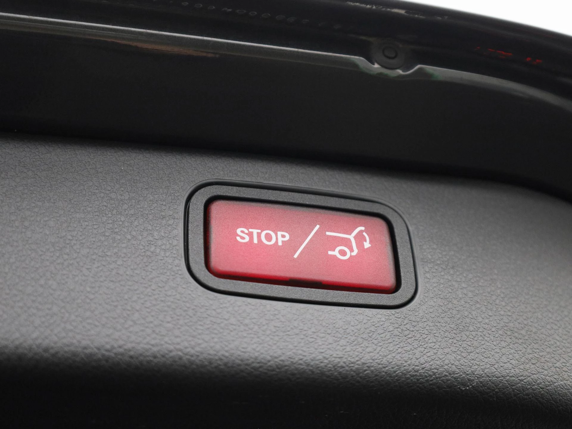 Mercedes-Benz-C-Klasse-image-13