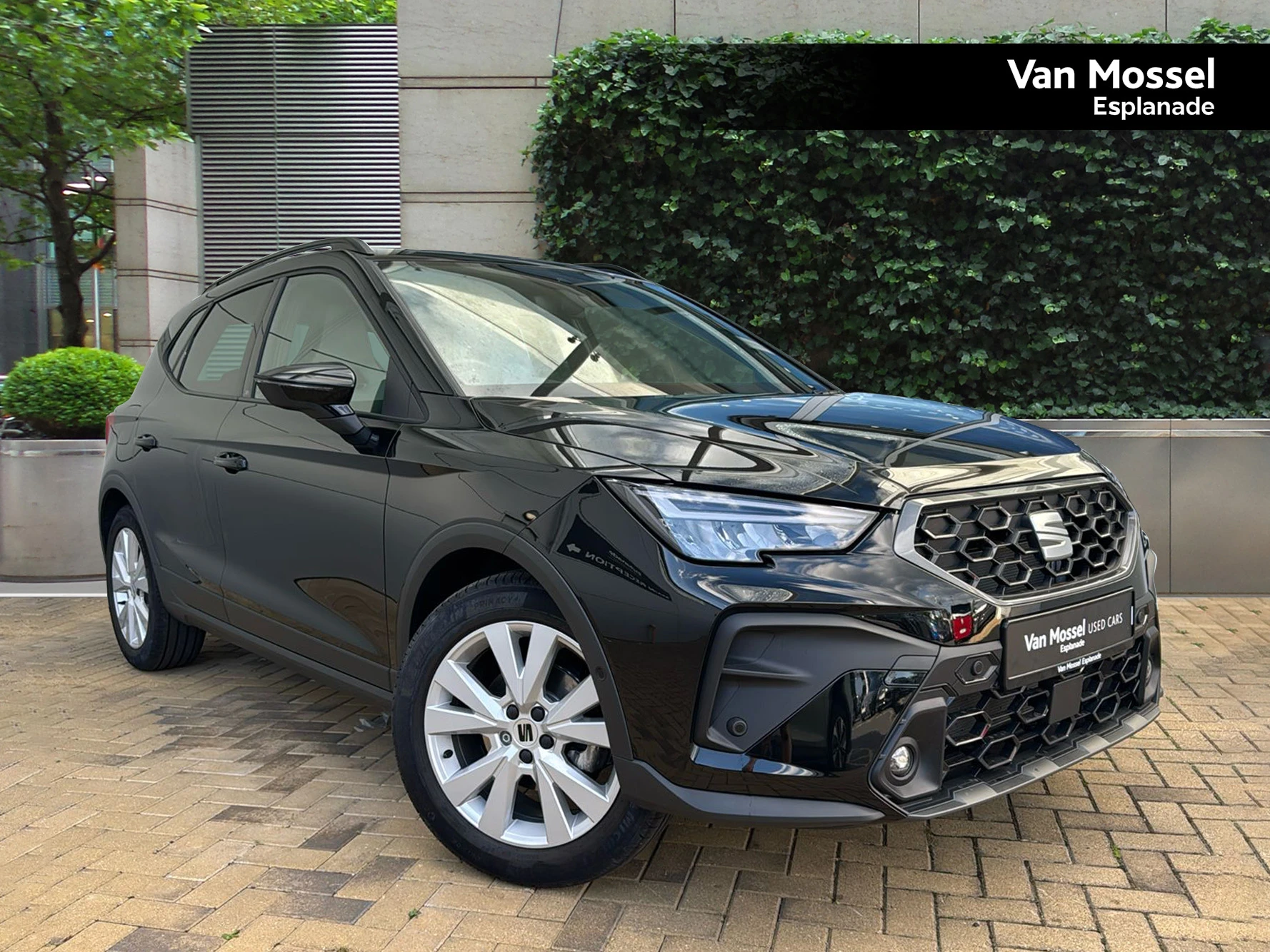SEAT-Arona-image-0