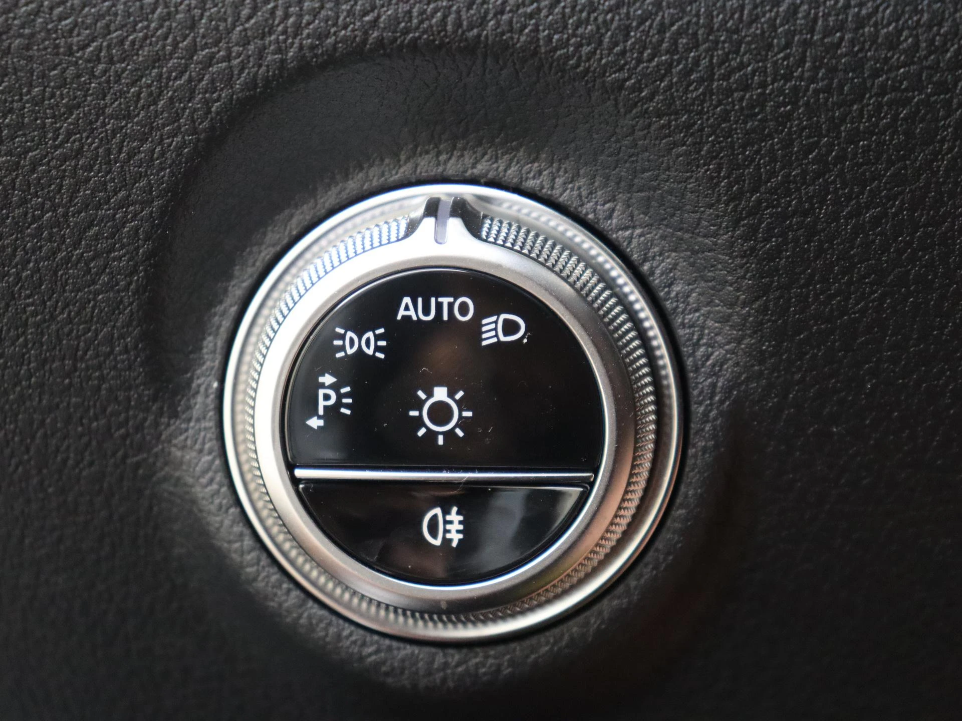 Mercedes-Benz-C-Klasse-image-23
