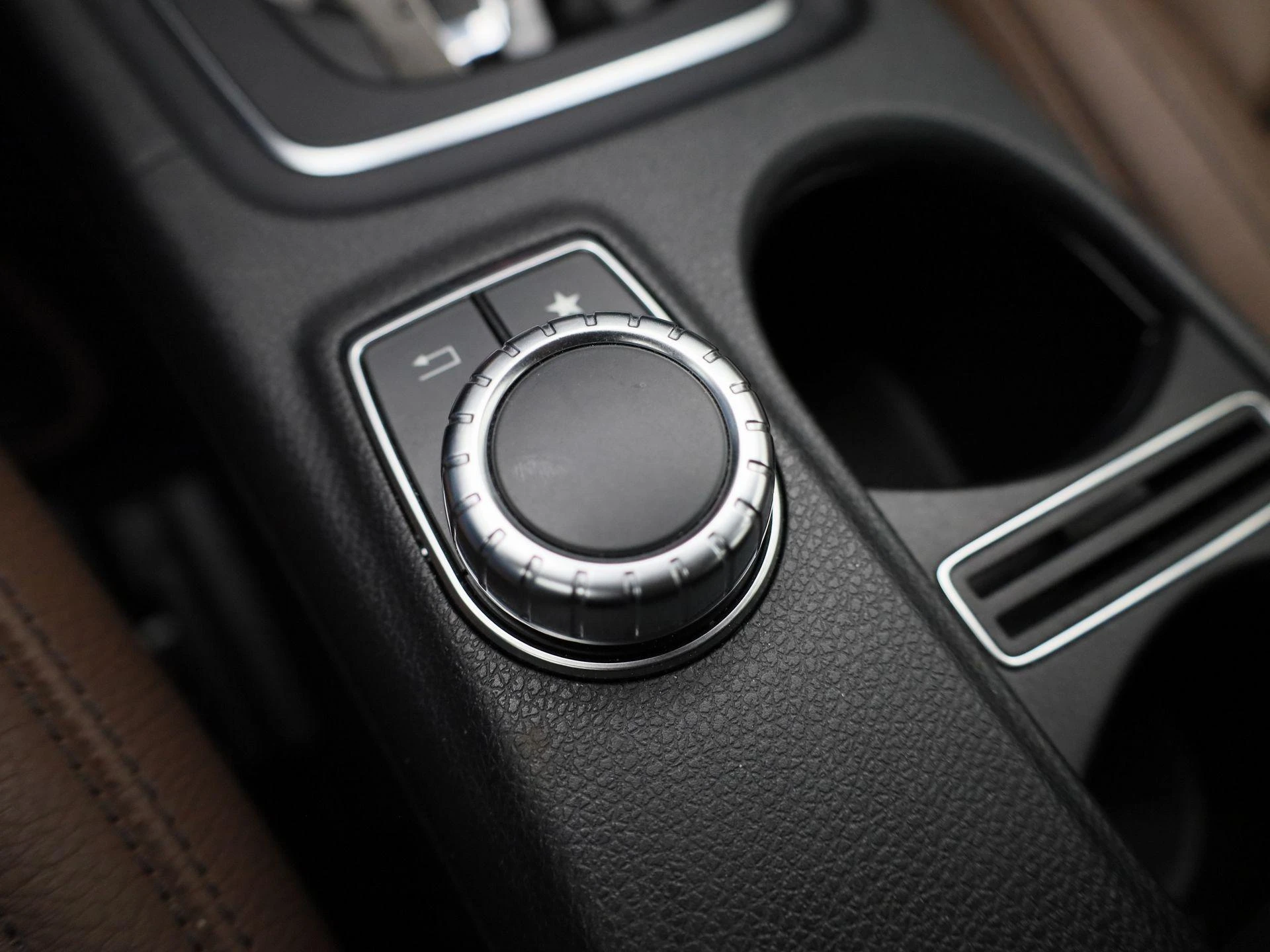 Mercedes-Benz-CLA-image-24