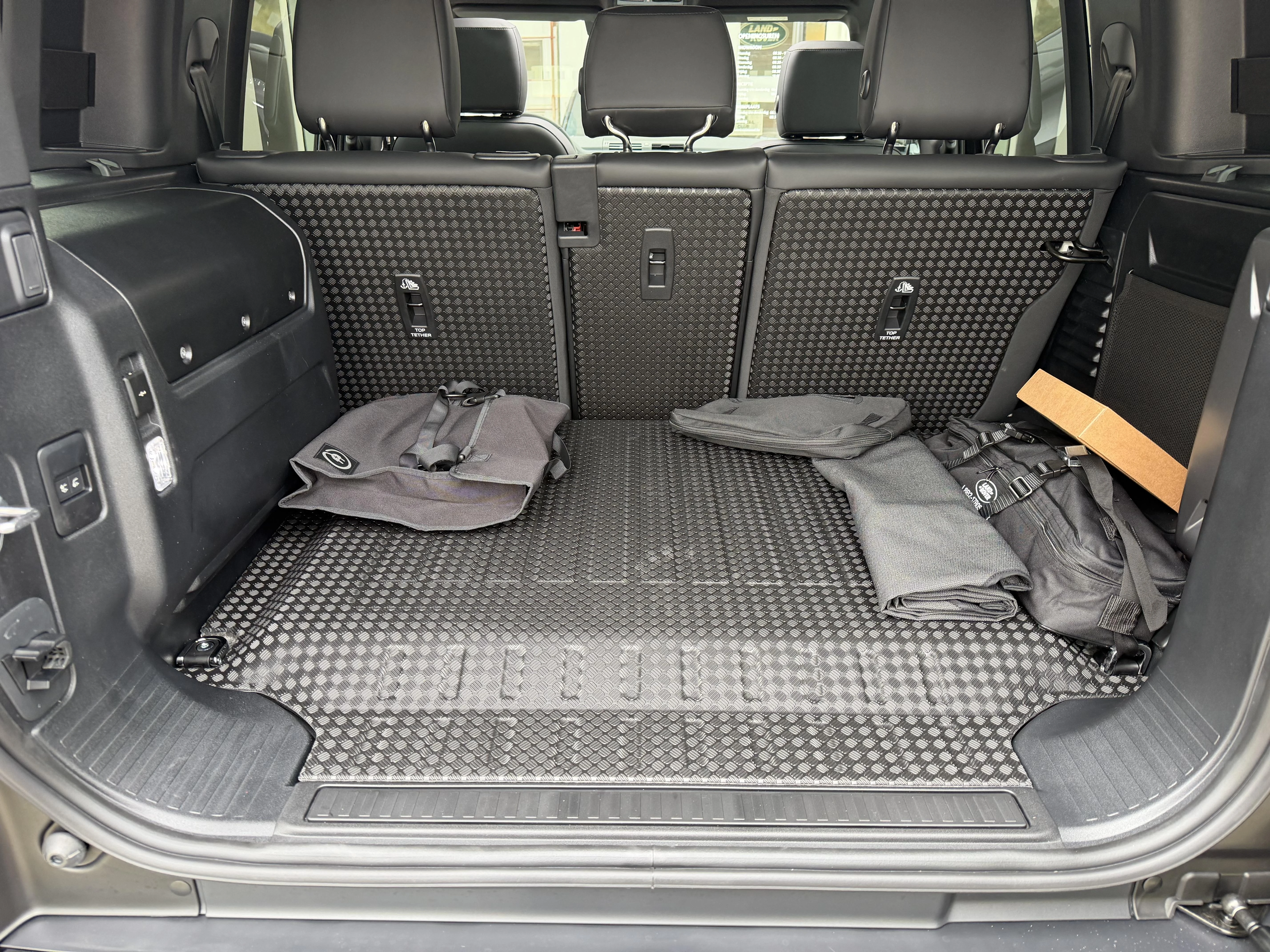 Land Rover-Defender-image-7