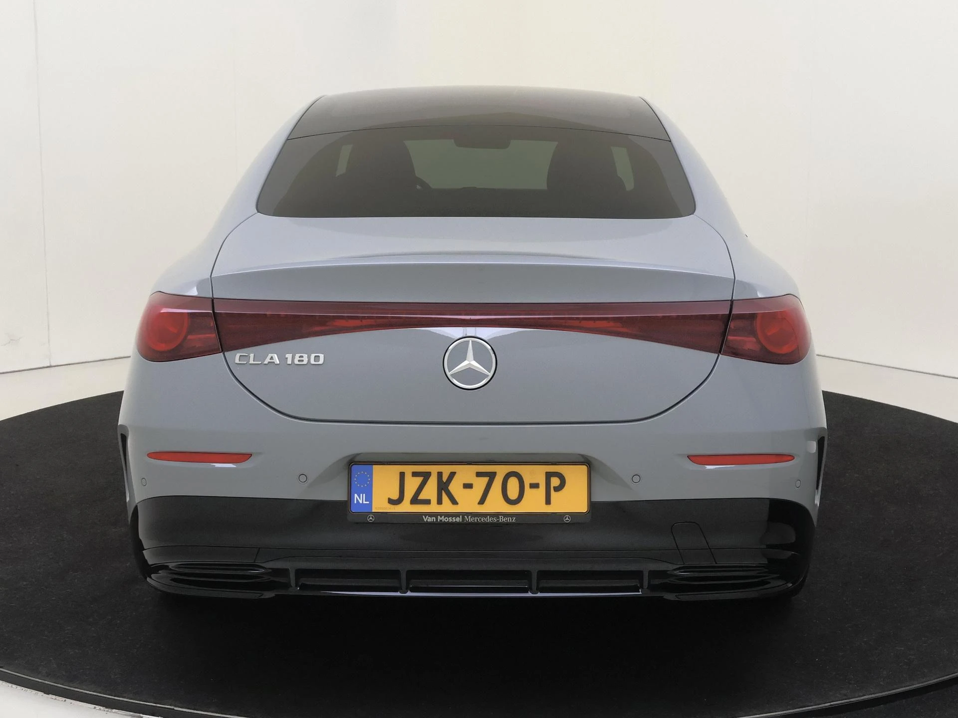 Mercedes-Benz-CLA-image-6