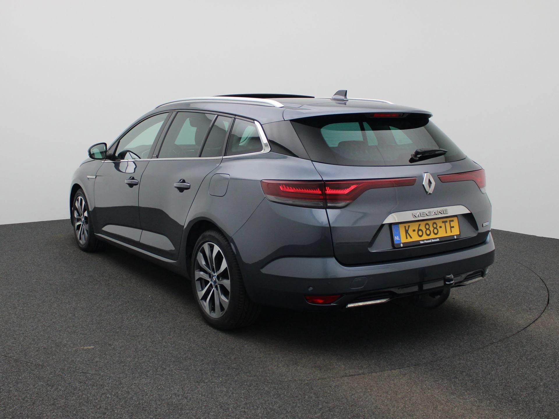 Renault-Megane E-Tech-image-3