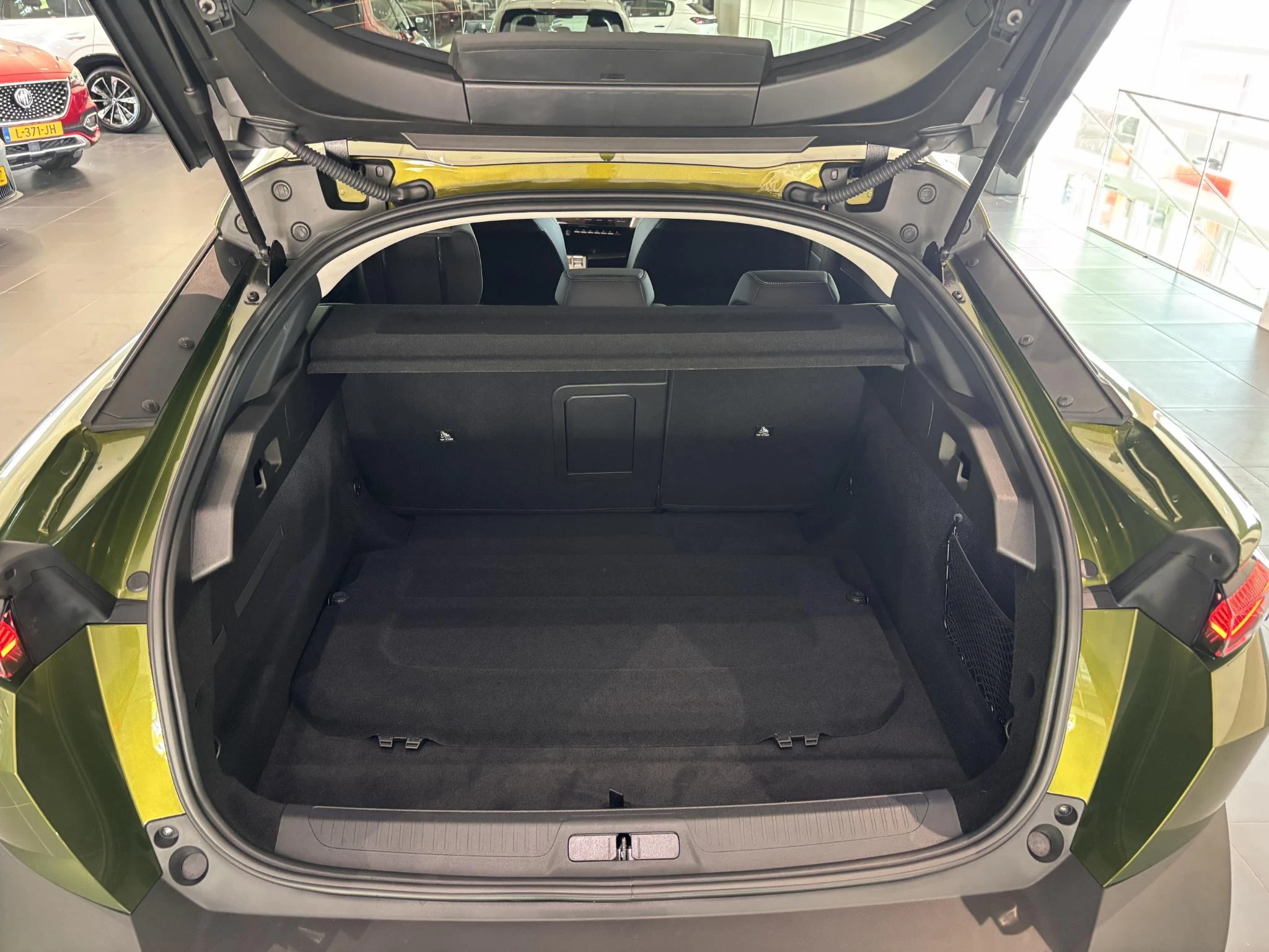 Peugeot 408 1.2 Allure Hybrid 145