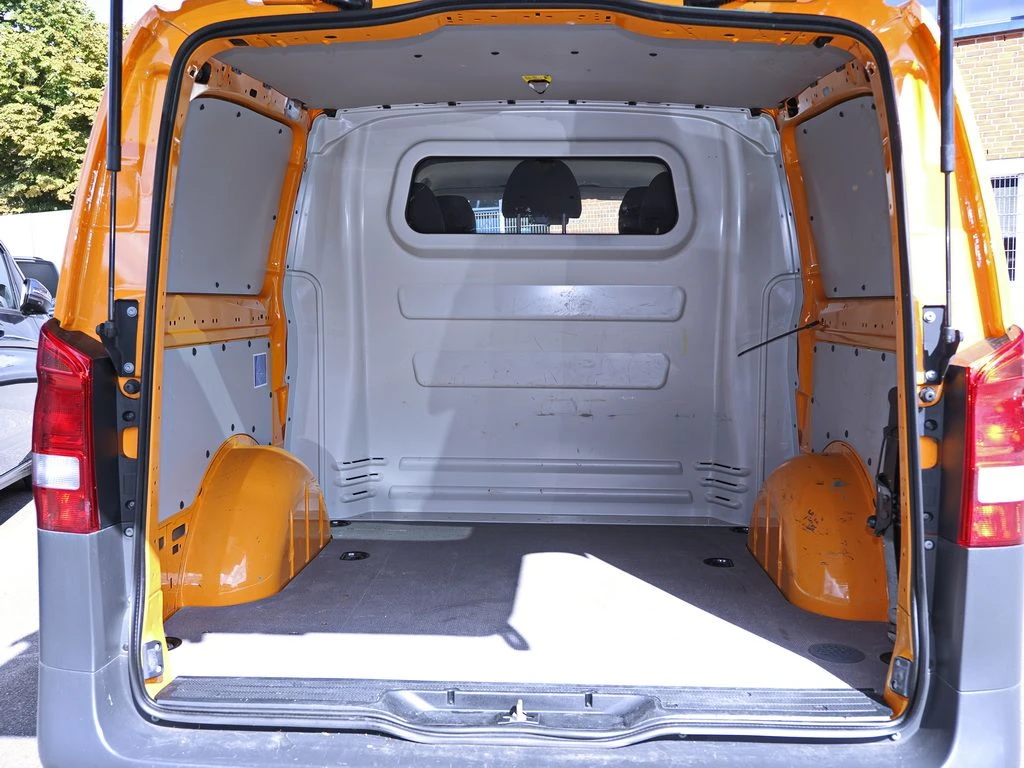 Mercedes-Benz-Vito 114-image-13