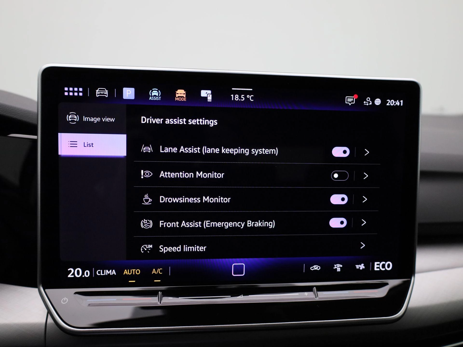 Volkswagen-Golf-image-18