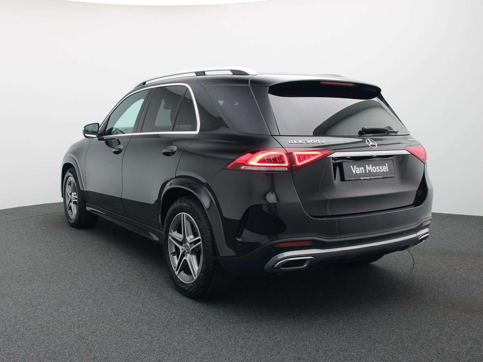 Mercedes-Benz-GLE-image-1