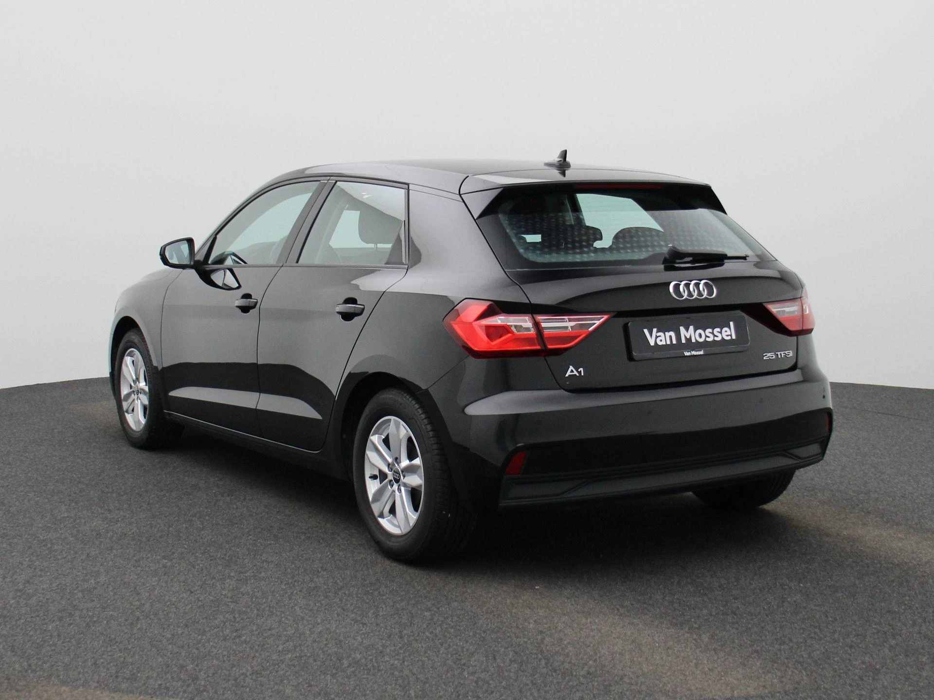 Audi-A1 Sportback-image-1