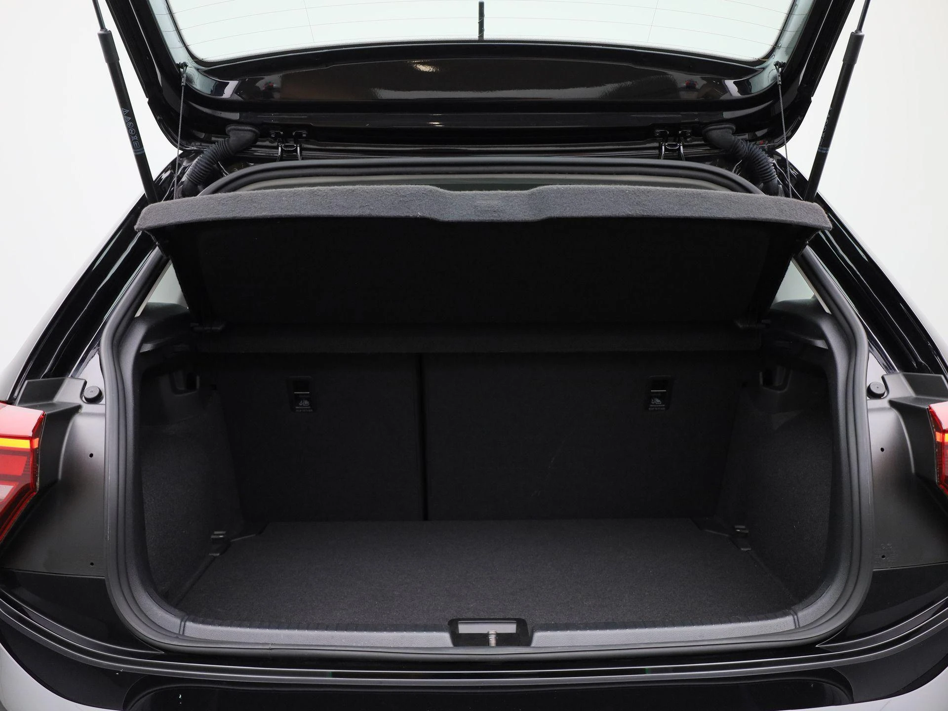 Volkswagen-Polo-image-13