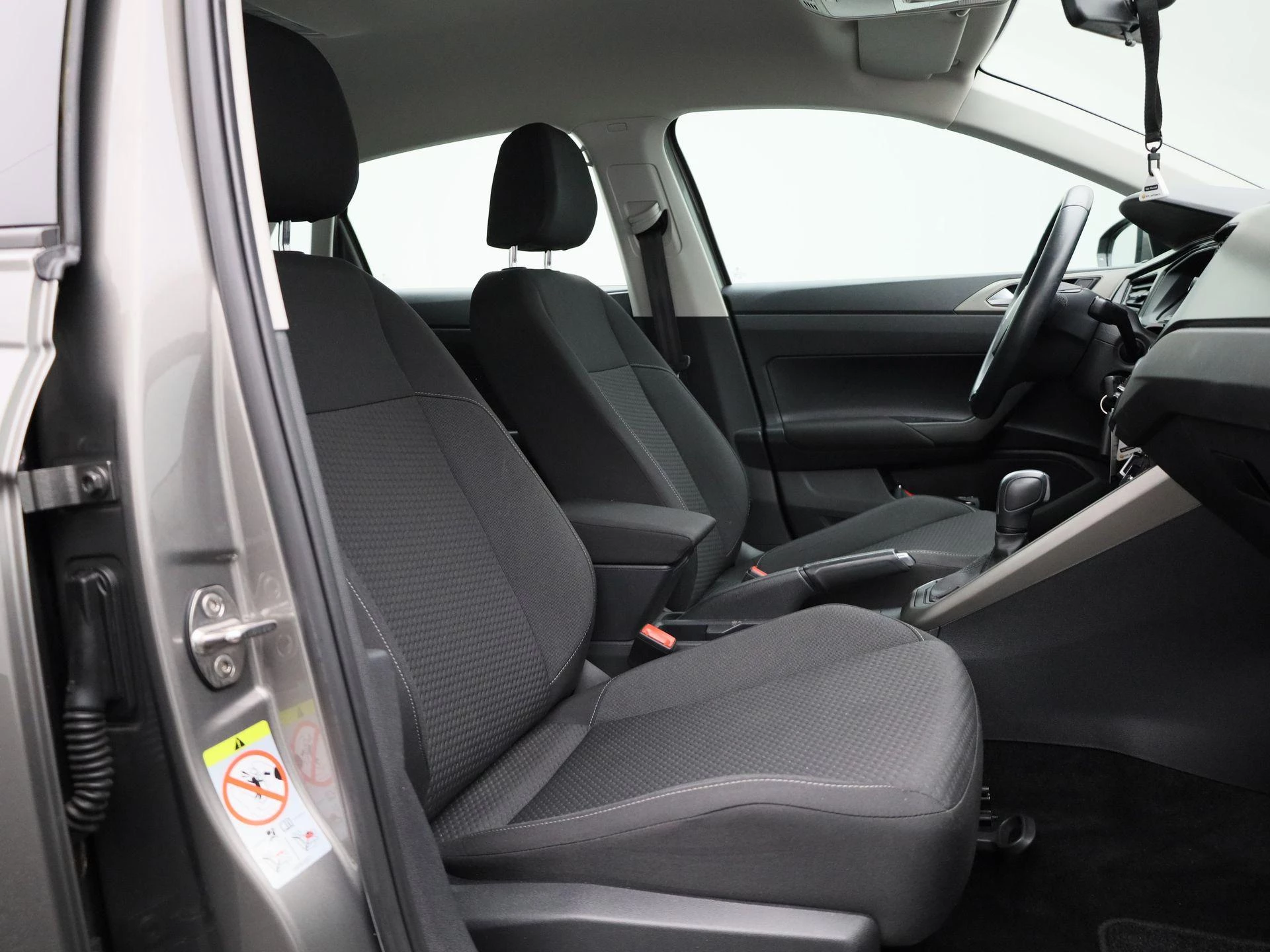 Volkswagen-Polo-image-31
